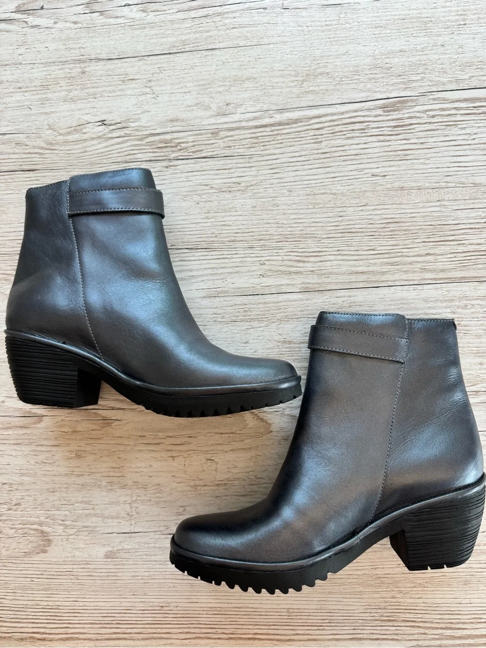 Fly London Women's Metallic Grey Leather Ankle Low Heel Booties 40 / US 9-9.5